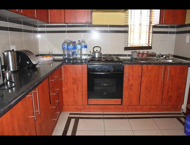 2 BEDROOM HOUSE FOR SALE IN PROTEA GLEN